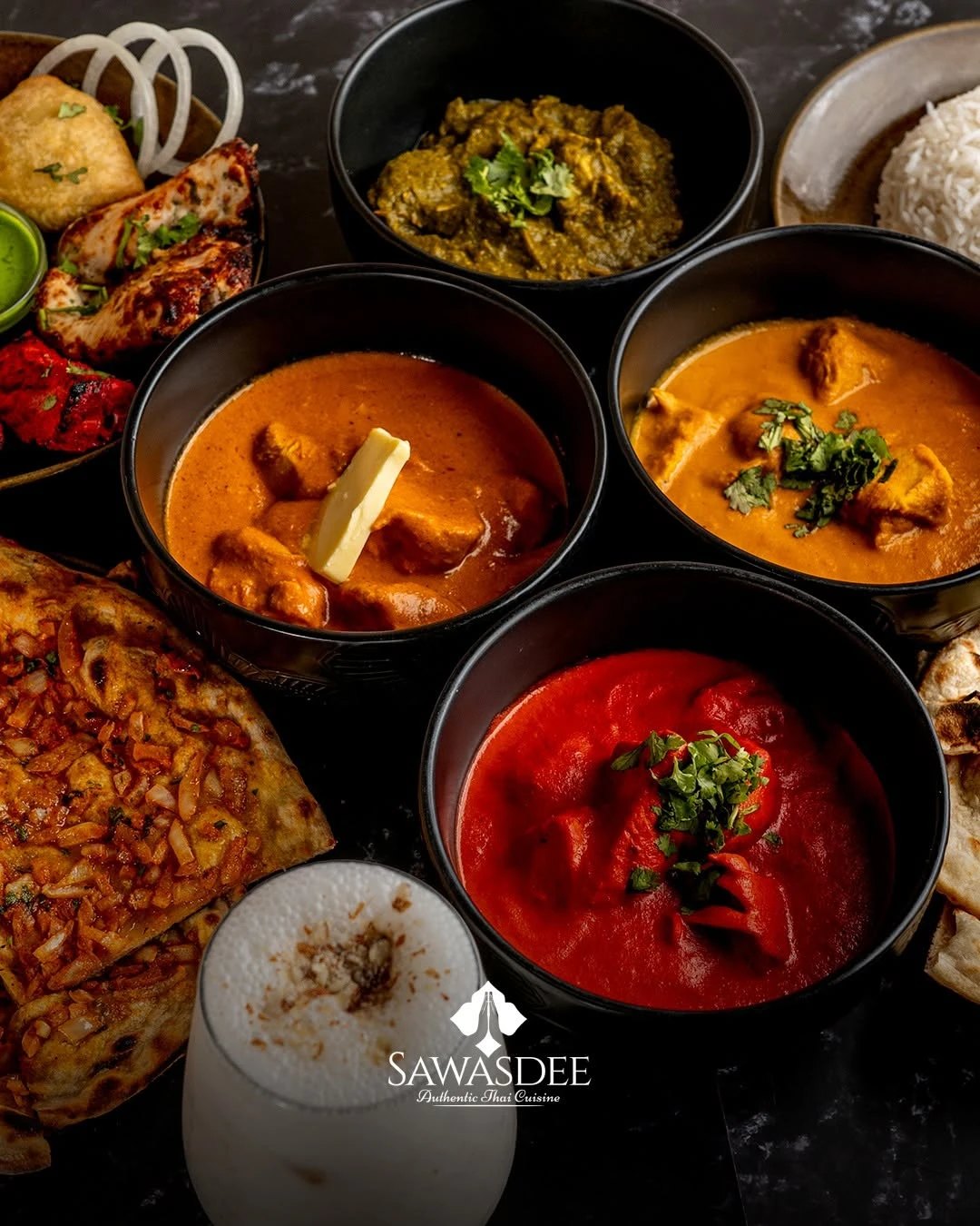 Curries con naan y bebida